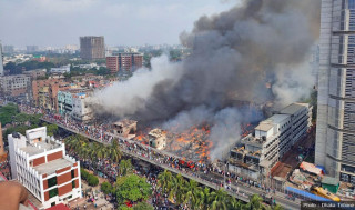 बंगलादेशको बंगबजारमा भीषण आगलागी