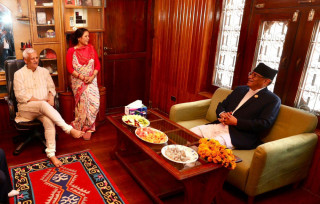 प्रधानमन्त्री दाहाल र एमाले सचिव भट्टबीच भेटवार्ता, के भयो कुराकानी ?