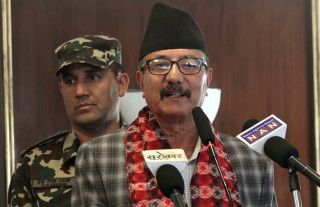 बैंकको ब्याजदर घटाइदिन प्रधानमन्त्रीलाई उद्योग मन्त्री रिजालले गरे यस्तो आग्रह