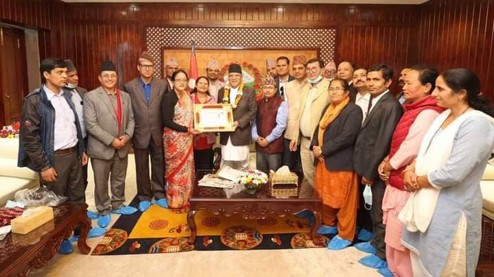 तत्काल संघीय शिक्षा ऐन जारी गर्न माग गर्दै महासंघले प्रधानमन्त्रीलाई बुझायो यस्तो ज्ञापनपत्र