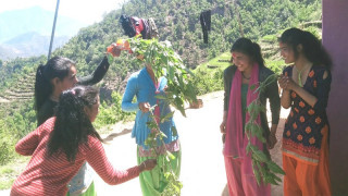 देवर-भाउजु सिस्नुपानी छ्याप्ने चलन हराउँदैछ बिसु पर्वमा