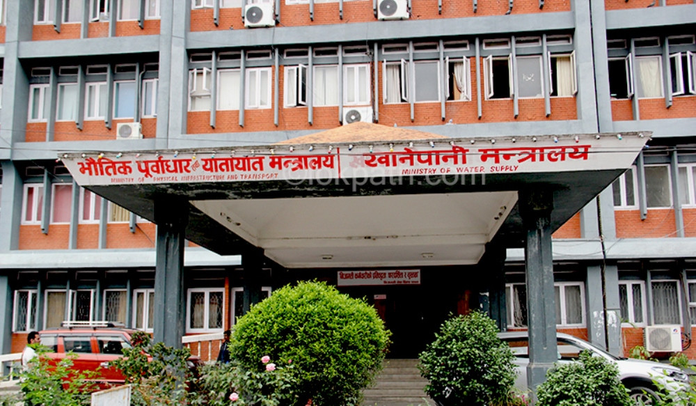 सरुवा माग्दै  इन्जिनियरहरू