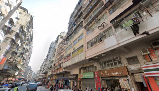 काउलुनमा ३ तलाबाट रहस्यमयी तरिकाले झरे २२ वर्षीय युवक