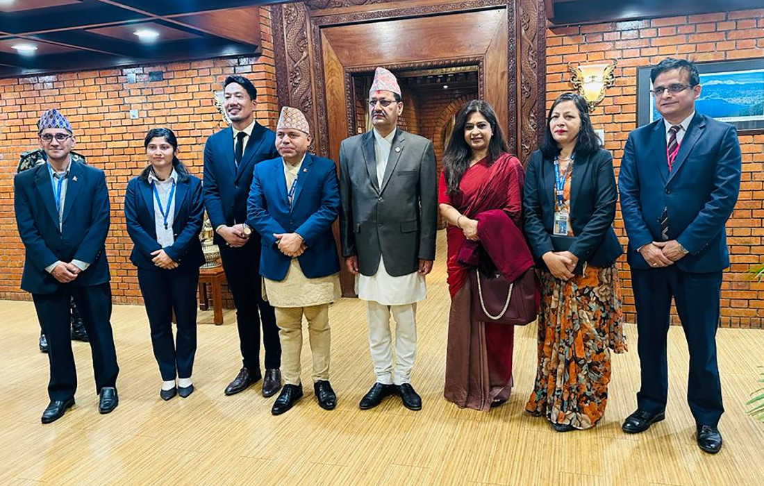 बेलायती राजाको राज्याभिषेकमा सहभागी हुन परराष्ट्रमन्त्री बेलायत प्रस्थान