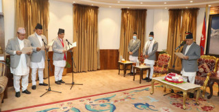 नवनियुक्त तीन मन्त्रीले लिए शपथ