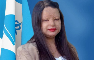 बिन्दबासिनी कंसाकारले सांसद पदको शपथ लिँदै