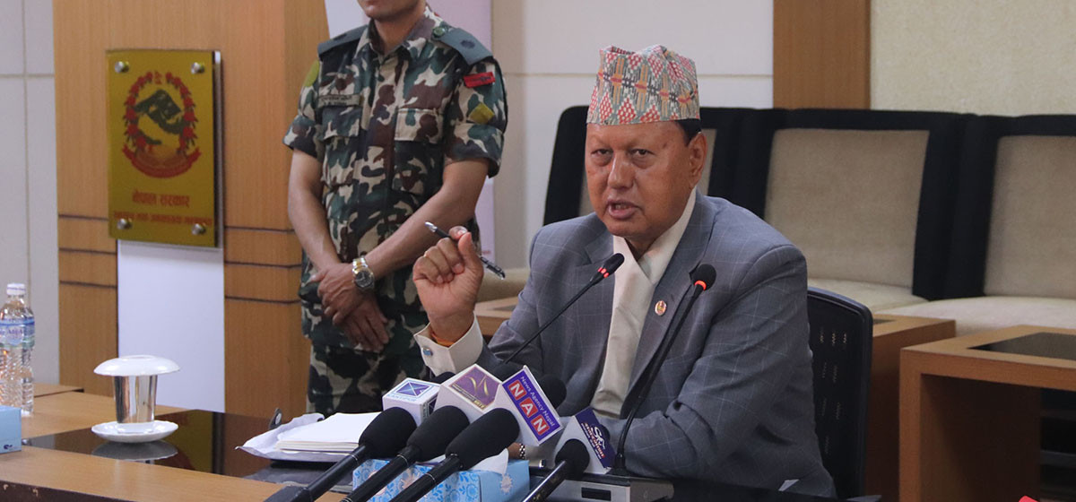 मन्त्री बस्नेतको विवादास्पद बोली : कर्मचारीले सरुवाको पत्र बुझ्न नमानेपछि मैले कडा बोलें