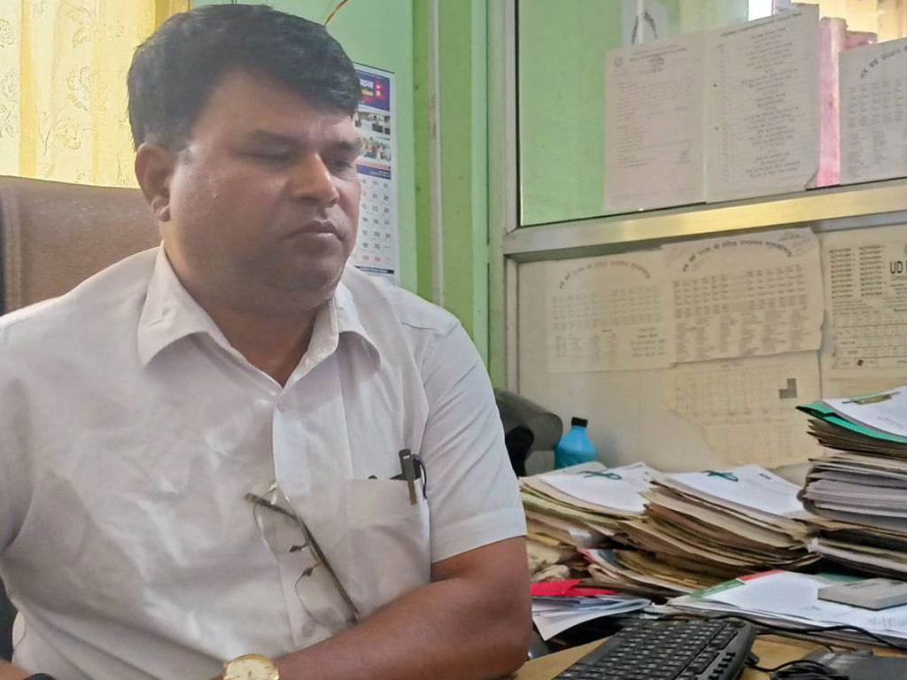 कार्यकक्षमै सरकारी कर्मचारीले सेवाग्राहीसँग  घुस मागे पछि...