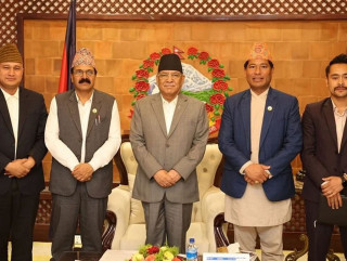 प्रधानमन्त्री प्रचण्ड र कर्णालीका मुख्यमन्त्री राजकुमार शर्माबीच भेटवार्ता