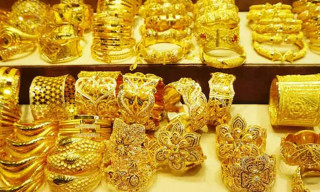 तोलामा १२ सयले घटेको सुनको मूल्य, कतिमा  भइरहेको छ कारोबार ?