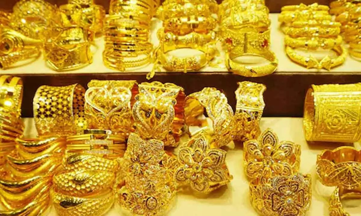 तोलामा १२ सयले घटेको सुनको मूल्य, कतिमा  भइरहेको छ कारोबार ?