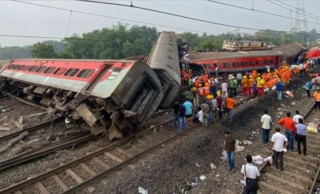 'रेल दुर्घटनाको कारण र जिम्मेवार व्यक्तिहरू पहिचान गरेका छौं' -रेलमन्त्री अश्विनी
