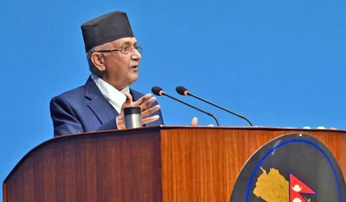 ओली बोल्दाबोल्दै बालिकाले माइक खोसेपछि..