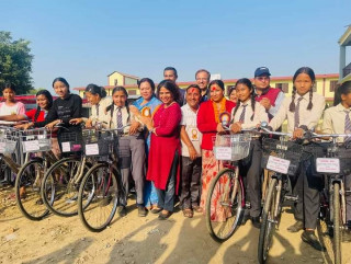 भरतपुर महानगरपालिकाको  भिम नगर मा. वि. मा २०० साइकल वितरण