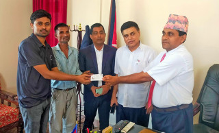 नागरिकताको माग गर्दै माइतीघरमा आत्मदाहको प्रयास गर्ने निरजले पाए नागरिकता