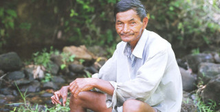 यी व्यक्ति ६१ वर्ष देखि सुतेकै छैनन्