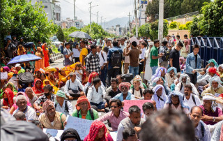 तीन बुँदे माग राख्दै मिटरब्याज पीडित धर्नामा