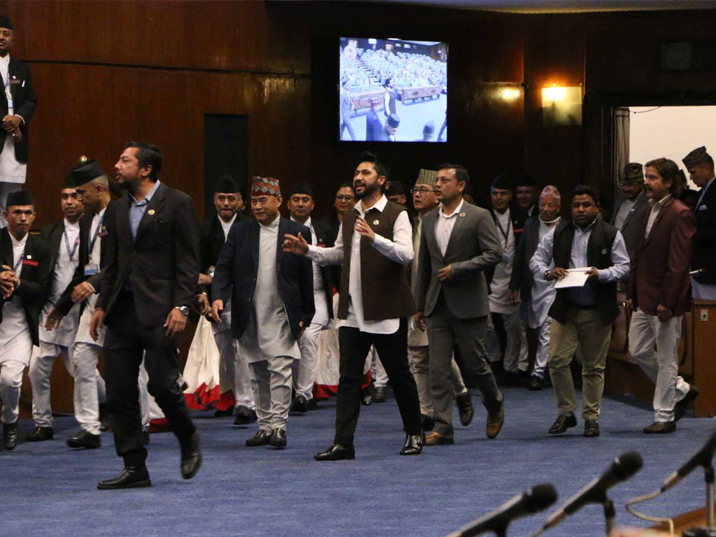 रास्वपाले वेल घेरेपछि प्रतिनिधि सभा बैठक १५ मिनेटलाई स्थगित