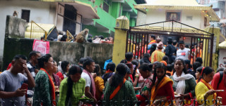साउनको पहिलो सोमबार आज, पशुपतिमा भक्तजनको घुइँचो