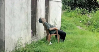 कुर्सीमा बसेको अवस्थामा मृत भेटिए कृषि शाखाका कर्मचारी