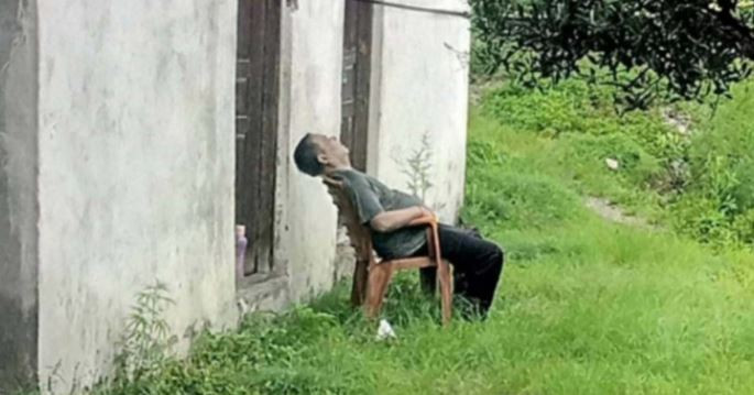 कुर्सीमा बसेको अवस्थामा मृत भेटिए कृषि शाखाका कर्मचारी