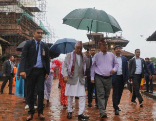 राष्ट्रपति पौडेलद्वारा बिहानै कृष्ण मन्दिरको दर्शन