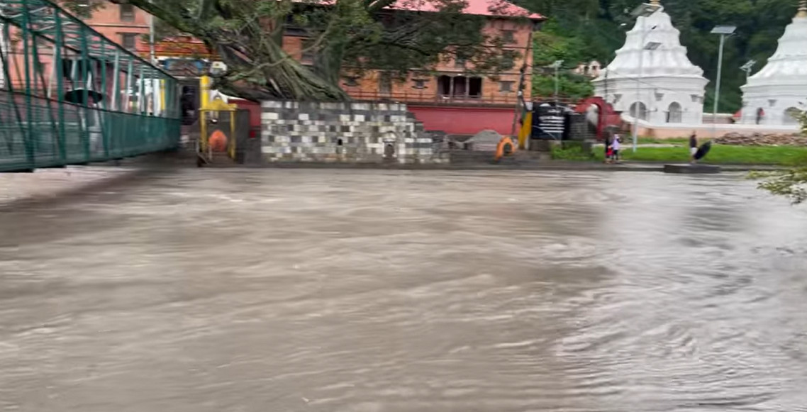 भक्तपुरमा पहिरोले घर पुरियो