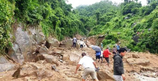 मकवानपुर पहिरोमा बेपत्ता ५ जनामध्ये बाबु–छोरी मृत भेटिए, अझै ३ जना बेपत्ता