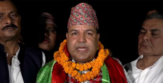 हिरासतबाट छुटे सांसद सुनिल शर्मा, स्वागत गर्न पुगे दुर्गा प्रसाईँ