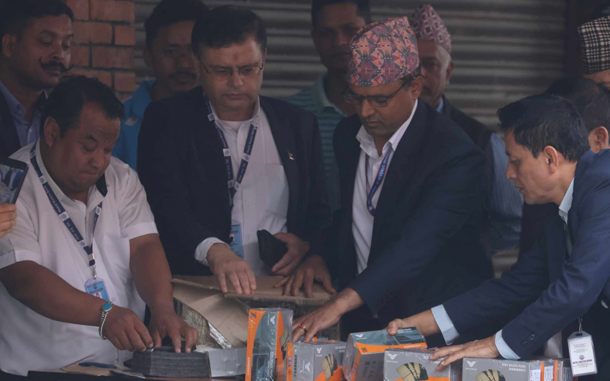 टक्सार महाशाखामा यसरी पगाल्न सुरु गर्यो  सुन