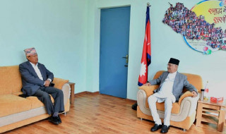 अध्यक्ष ओली र भीम रावलबीच भेटवार्ता