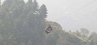 विद्यालय हिँडेका बालबालिका तुईनमा अड्किएपछि ….