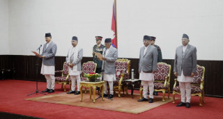 प्रधानन्यायाधीश विश्वम्भरप्रसाद श्रेष्ठले लिए शपथ