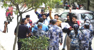 बालुवाटारमा प्रदर्शन गर्न गएका नेविसंघका दर्जन भन्दा बढि नेताहरु पक्राउ