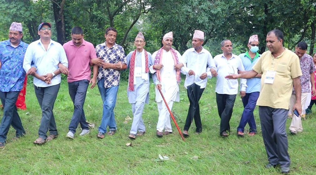 देउडामा तीन पुस्ता एकसाथ नाच्दै