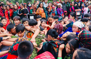 सकियो चार सय वर्ष पुरानो भदौरे सिस्नो खोस्ने पर्व
