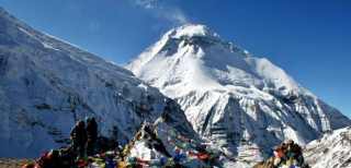 धवलागिरिमा आरोही आउन थाले