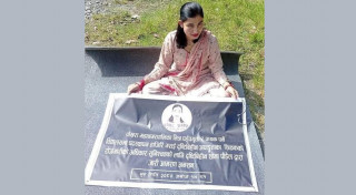 पायक पर्ने विद्यालयमा पदस्थापन गर्न माग गर्दै दृष्टिविहीन शिक्षक पौडेल आमरण अनसनमा