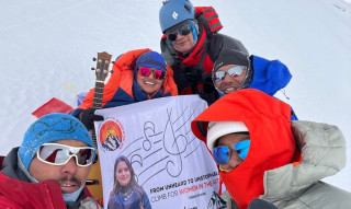 गायिका सज्जाले गरिन् जुगल हिमाल आरोहण
