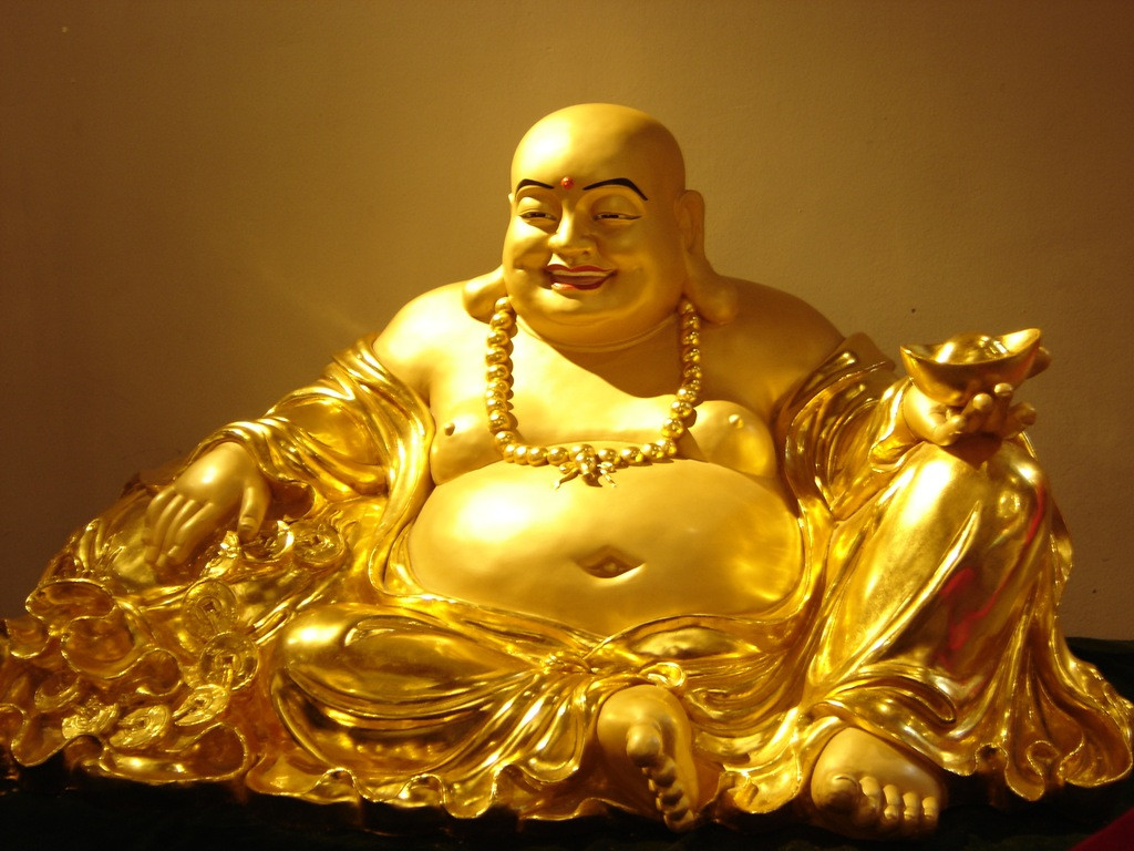 लाफिङ बुद्ध को हुन् ? मूर्ति घरमा किन राखिन्छ ?