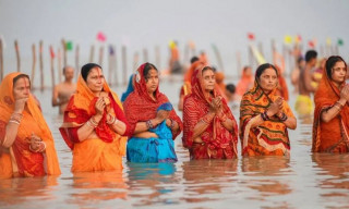 उदाउँदो सूर्यलाई अर्घ्य दिँदै छठ पर्व सम्पन्न