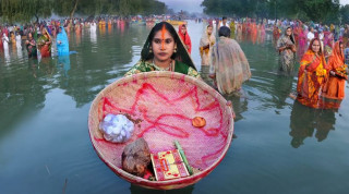 छठ पर्वको महत्व के छ ? किन दिइन्छ सुर्यलाई अर्घ ?