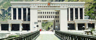 सुन तस्करी बढ्न थालेपछि रसुवागढी नाकामा प्रहरीको विशेष निगरानी