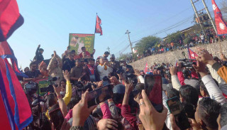 दुर्गा प्रसाईंको समूहले भोलि (शुक्रबार)देखि तीनकुनेमा प्रदर्शन गर्ने