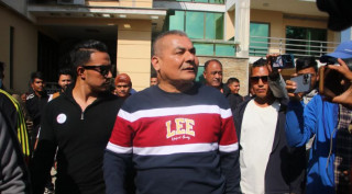 भोलि पनि काठमाडौंको तीनकुनेमा प्रदर्शन हुन्छ : दुर्गा प्रसाईं