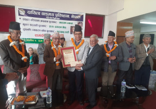 दायित्व वाङ्मयद्वारा पुरस्कार अर्पण