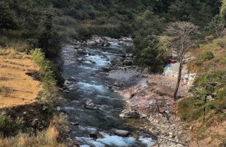जथाभावी फोहर फाल्दा तमान र बडिगाडखोला दुर्गन्धित