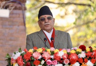 प्रतिक्रियावादीले उपयोग गर्न खोजे जुनसुकै बेला लात्तीले हानेर निस्कन सक्छु : प्रचण्ड