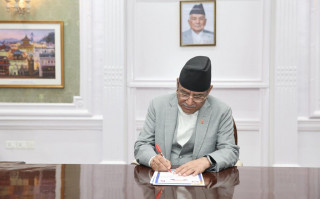 मन्त्री ज्वालालाई फिर्ता बोलाउन माधव नेपाललाई प्रधानमन्त्री प्रचण्डको फोन