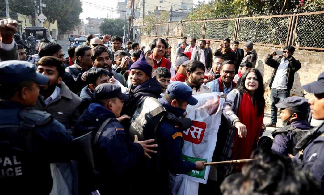 मन्त्री र सांसदले नै निषेधाज्ञा तोडेपछि...